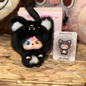 Baby Three Mini Hug Plush Keychain – Black Cat